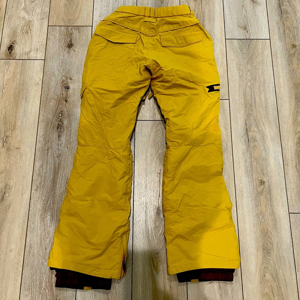 Billabong women’s ski /snowboard pants (mustard outside&cranberry inside liner)
